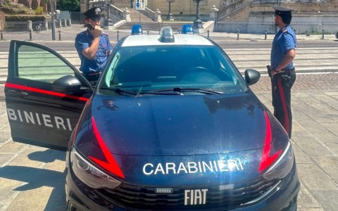 Spacciatore 18enne arrestato in piazza XX Settembre dai carabinieri
