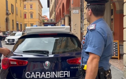 Anziano scippato in via Oberdan, un giovane gli ha strappato dal collo la catenina d’oro