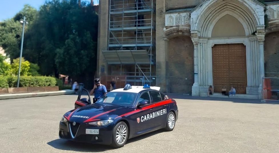 Aggredisce sanitari durante intervento di soccorso, arrestato (e subito liberato)
