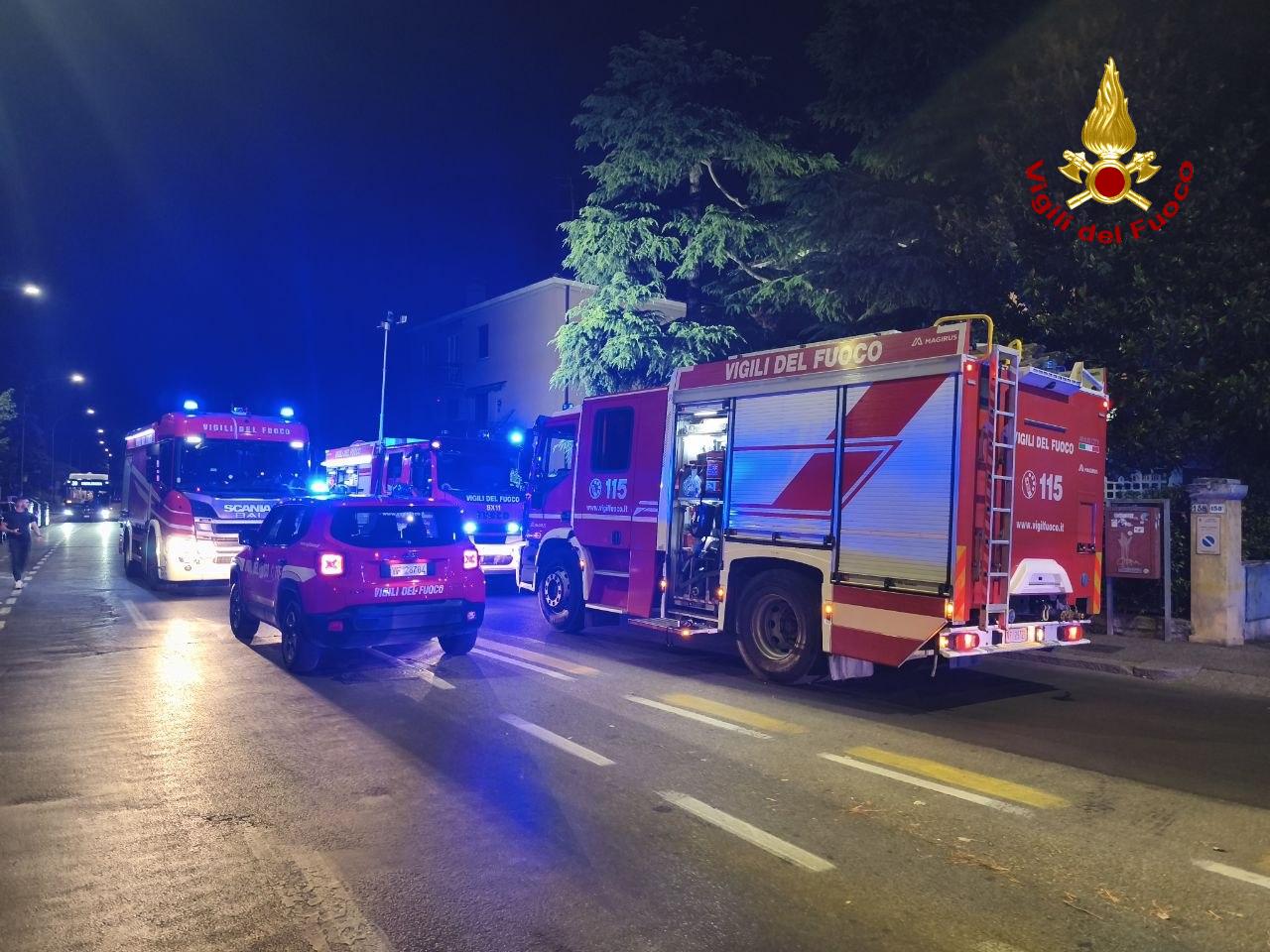 Incendio in un appartamento a Bologna, è stata evacuata una palazzina residenziale