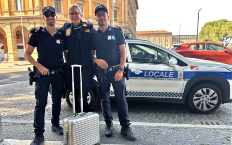 Furto di tablet e telefoni alle hostess, la polizia locale sulle tracce del ladro