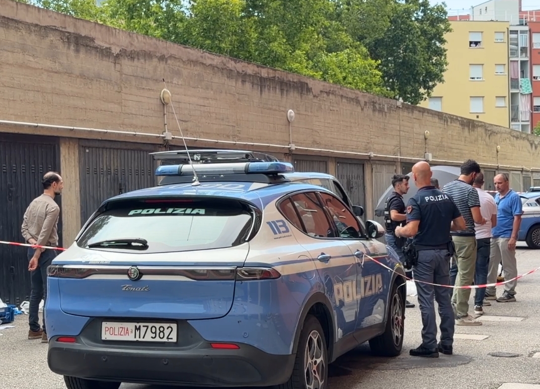 Morto al Pilastro, la questura: “Le bodycam degli agenti a disposizione della Procura”