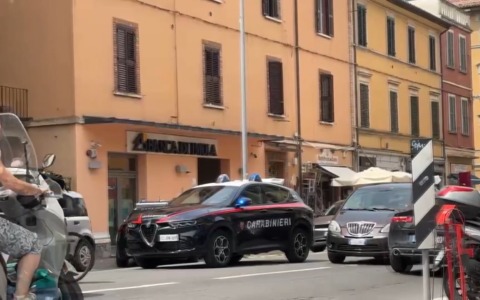 A Casalecchio di Reno: “Questa è una rapina” e i malviventi fuggono con decine di migliaia di euro