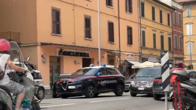 A Casalecchio di Reno: “Questa è una rapina” e i malviventi fuggono con decine di migliaia di euro