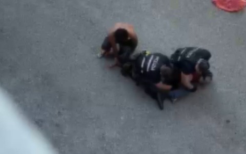 Nuovo video, con chiazze di sangue sotto la testa di Fakir