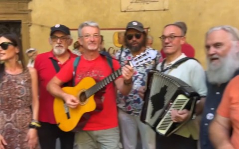 La pastasciutta antifascista nel cortile di Palazzo d’Accursio