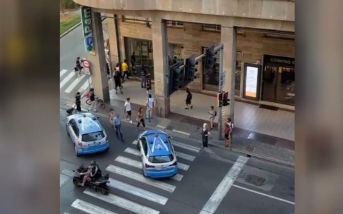 Dopo il furto aggrediscono il personale, parapiglia alla Pam di via Marconi
