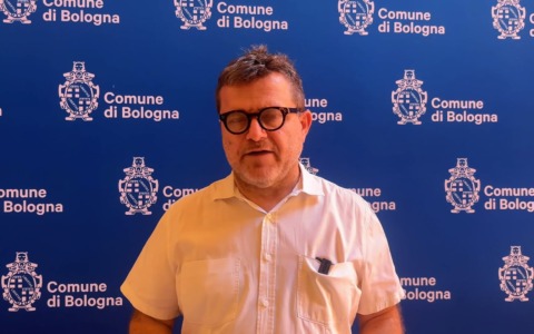 Maxischermi: equivoco nato dalle parole dell’assessore alla pace Daniele Ara, che oggi precisa