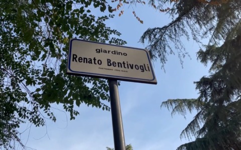 Aggressione al Giardino Bentivogli, 25enne accerchiato e rapinato