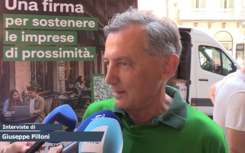 La raccolta di firme di Confesercenti per tutelare il commercio e i negozi di prossimità