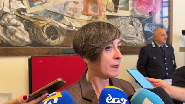 Petizione di Fratelli d’Italia sui bus gratuiti per richiedenti asilo, l’assessora Madri: ‘Falsità’