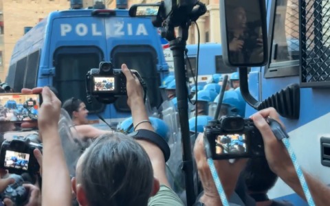 Scontri in città, la difficile nottata di Bologna