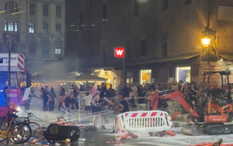 Scontri in città, la difficile nottata di Bologna