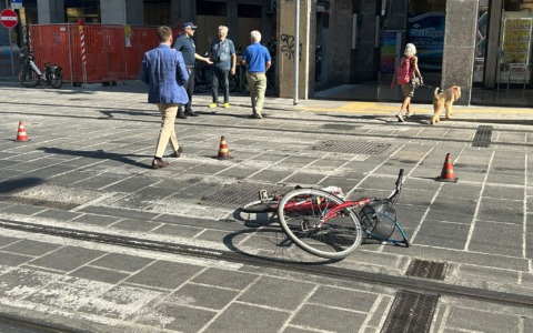 Ancora un ciclista caduto in Via Ugo Bassi. Di Benedetto (Lega): “Lepore dia risposte, servono soluzioni efficaci e immediate”
