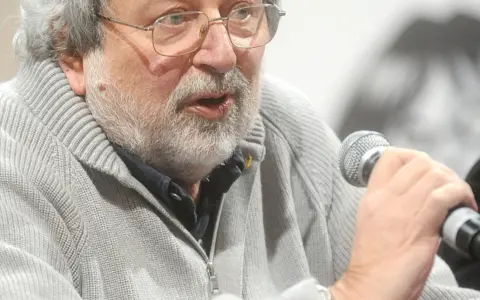 I funerali di Francesco Guccini sabato mattina in forma privata. A Bologna sarà lutto cittadino