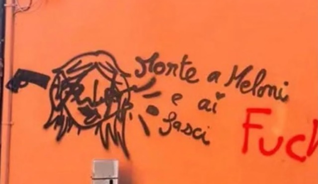 Scritte e minacce contro la premier Meloni sui muri del centro: 23enne denunciato