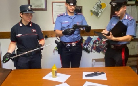 Porretta Terme: in ospedale con un coltello lungo 20 cm, arrestata 61enne. In casa aveva anche una pistola giocattolo