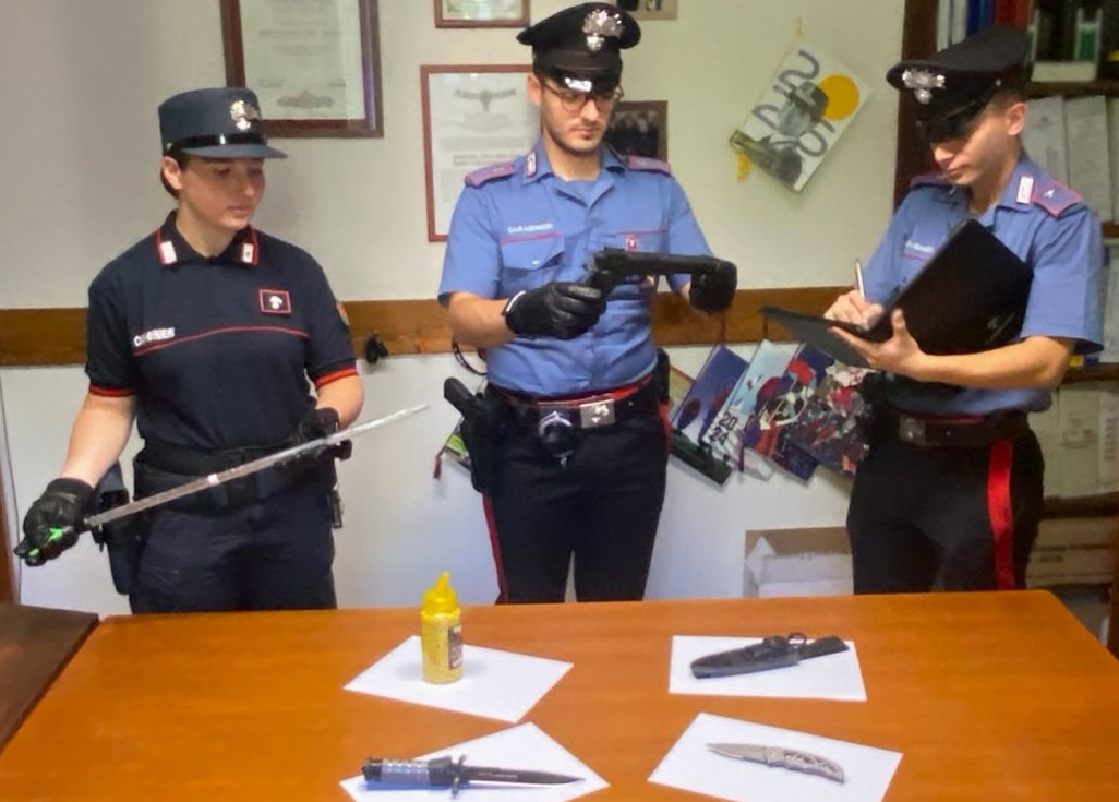Porretta Terme: in ospedale con un coltello lungo 20 cm, arrestata 61enne. In casa aveva anche una pistola giocattolo