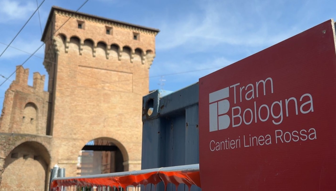 Tram, da mercoledì 5 cambia la viabilità intorno a Porta San Felice per l’asfaltatura definitiva
