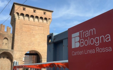 Tram, da mercoledì 5 cambia la viabilità intorno a Porta San Felice per l’asfaltatura definitiva