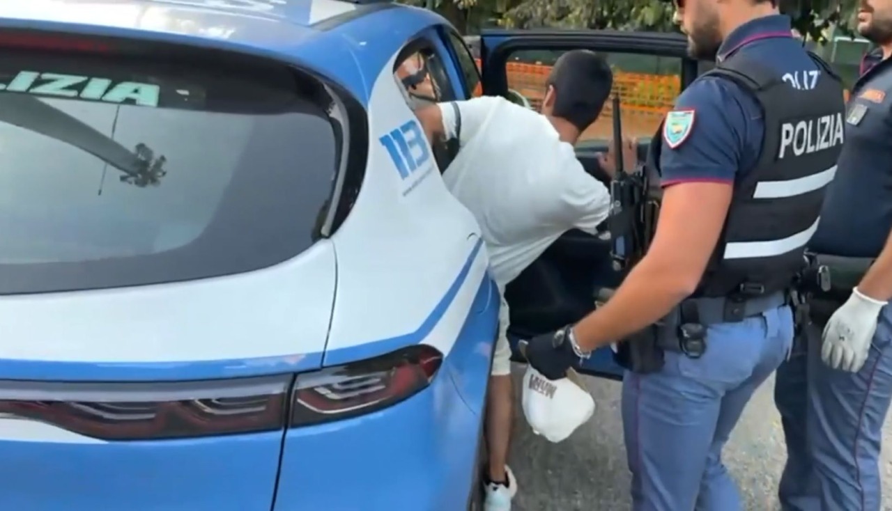 Controlli di Polizia a Bologna: 100 identificati, 5 portati in Questura