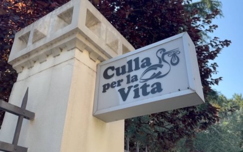 Neonata nella Culla per la vita: le suore hanno coccolato la piccola Maria Stella. E’ il primo arrivo in nove anni