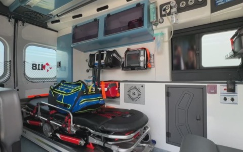 Infermiera aggredita in ambulanza da una paziente. “Ho avuto paura di morire”