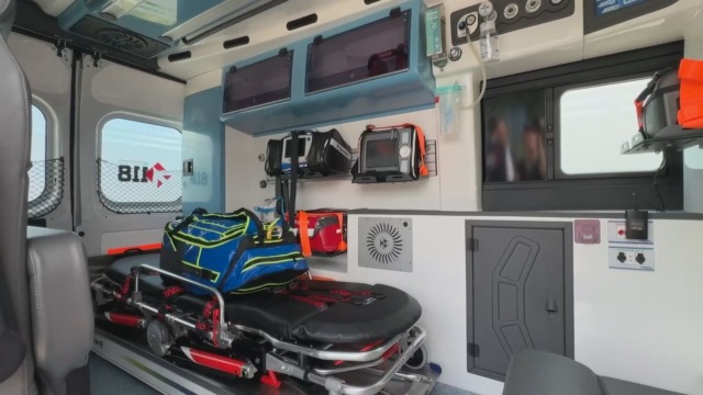 Infermiera aggredita in ambulanza da una paziente. “Ho avuto paura di morire”