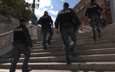 Controlli in zona Stazione, a Bologna: quasi uno su due ha precedenti