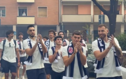 Fortitudo, che festa con i tifosi