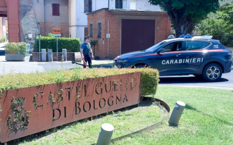 Manutenzione di un macchinario in una azienda, ferito operaio 31enne