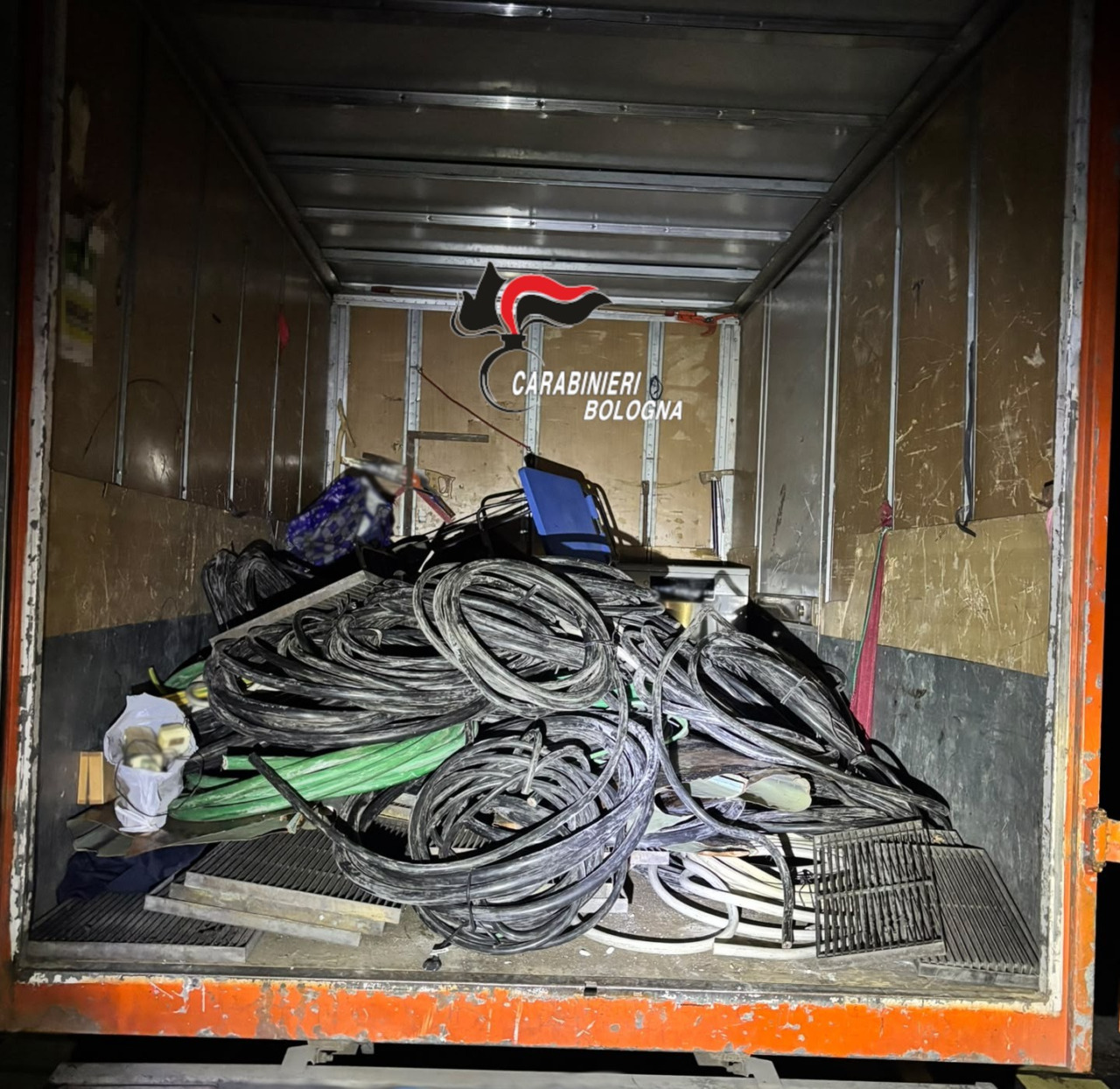 Rubano 7 quintali di rame e materiale metallico da un immobile di Bologna Fiere, 4 arresti