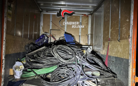 Rubano 7 quintali di rame e materiale metallico da un immobile di Bologna Fiere, 4 arresti