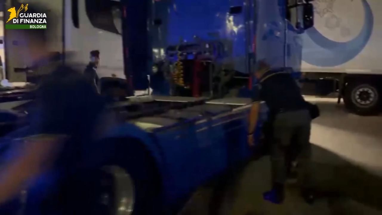 33 kg di droga nascosti in un camion all’Interporto di Bologna