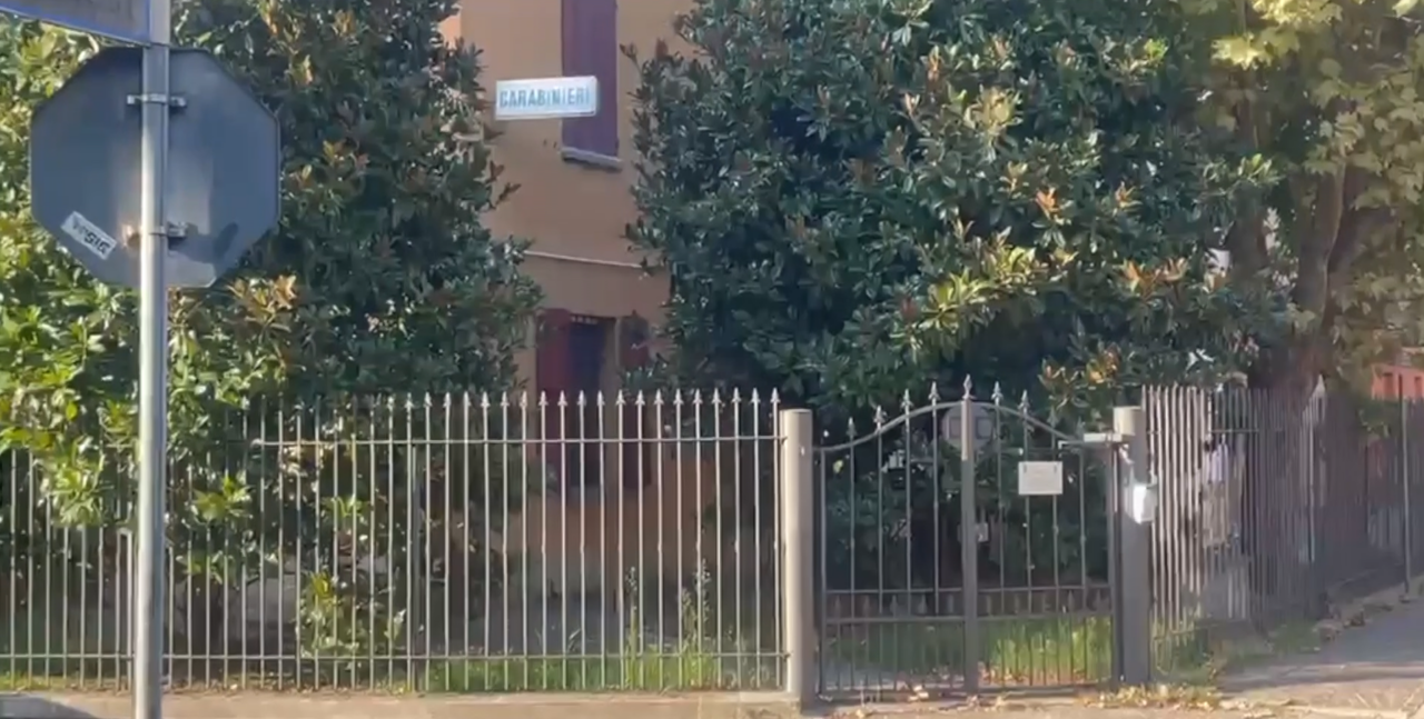 Trattore si ribalta nel giardino di casa: muore pensionato di 76 anni