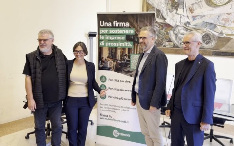 Confesercenti, in Comune presentata la raccolta firme