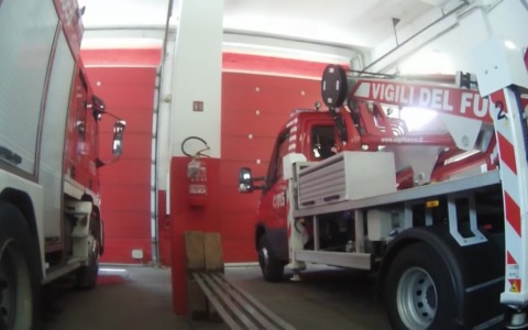 Furto nel distaccamento dei vigili del fuoco di Bazzano, rubati attrezzi di soccorso