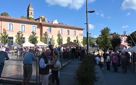 Piazza Kennedy completamente rinnovata, è festa a Camugnano