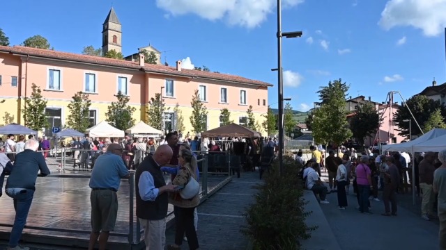 Piazza Kennedy completamente rinnovata, è festa a Camugnano