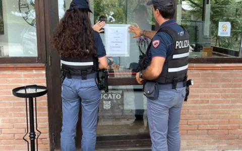 Pizzeria trasformata in discoteca abusiva: scatta lo stop per 15 giorni