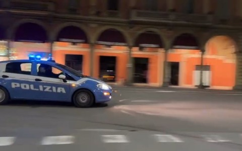 In auto con quasi un etto di droga, 29enne arrestato davanti alla stazione
