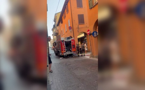 Incendio in una abitazione di via Castiglione, grave un 70enne