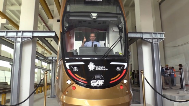 Arriva il tram, a Borgo Panigale la presentazione. Lepore: ‘Viaggiatori a bordo in primavera, arriverà anche al Pilastro’