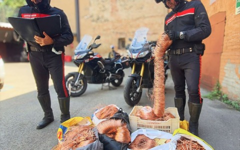 Cavi di rame sul furgone rubato: refurtiva per 100mila euro recuperata dai Carabinieri