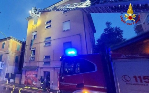 Incendio in via Fioravanti a Bologna