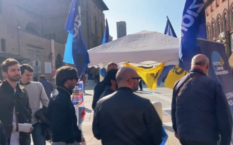 Amministrative Bologna: Azione dialoga coi civici