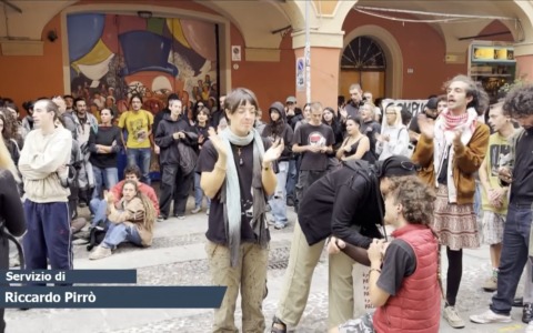 Carcere minorile, in pratello sit-in di solidarietà verso i quattro minorenni fermati sabato