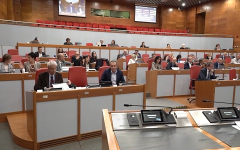 Case popolari: accesso in graduatoria più facile per stranieri e chi non risiede nel comune