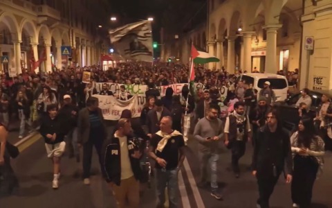 Concluso senza tensioni nè scontri il corteo pro pal a Bologna