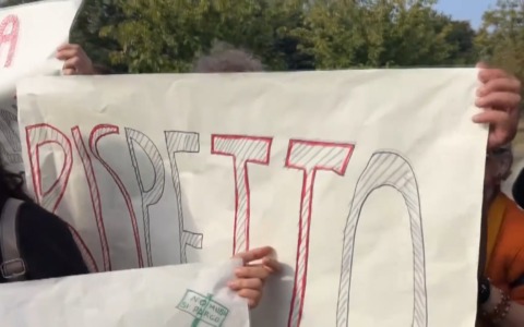 Contestato il sindaco Matteo Lepore al Pilastro all’Open day della Casa della Comunità